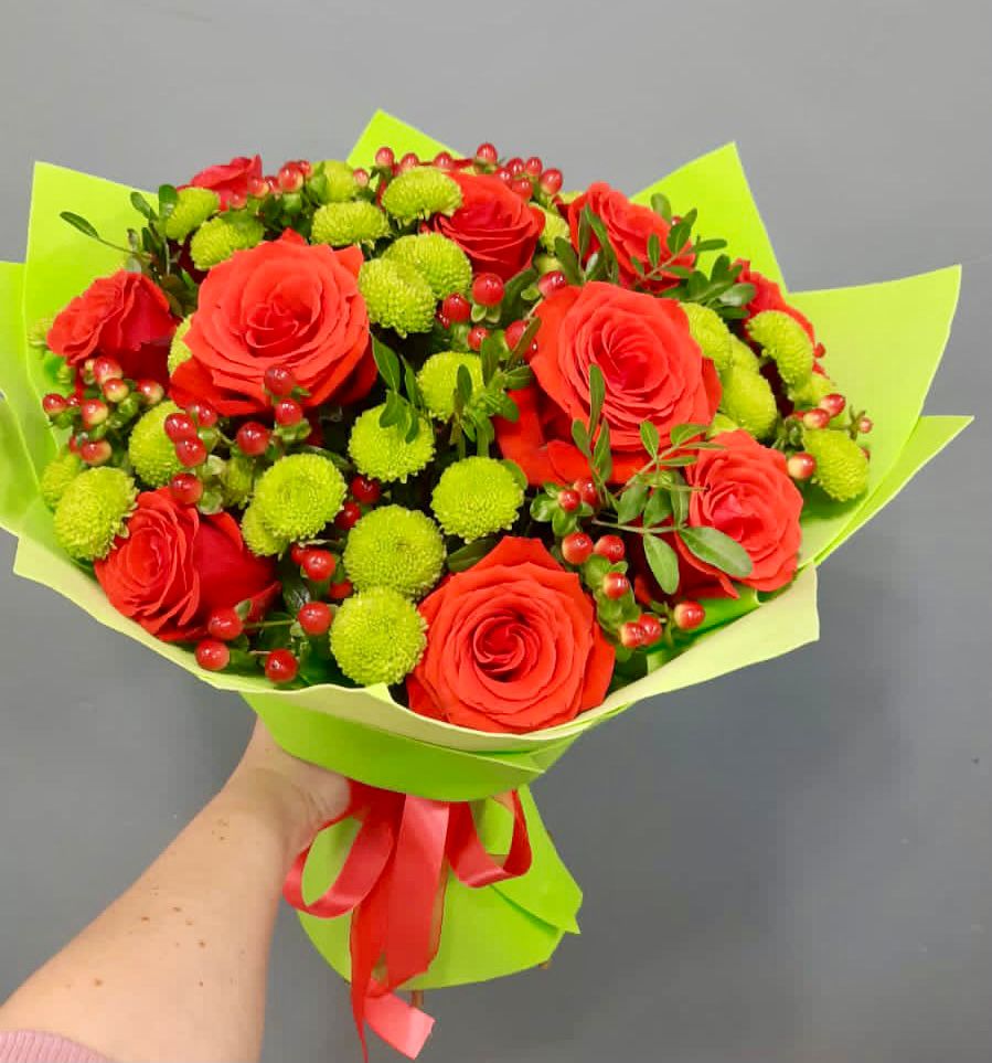 Букет цветов из: Хризантемы и Розы в Зимней Ставке