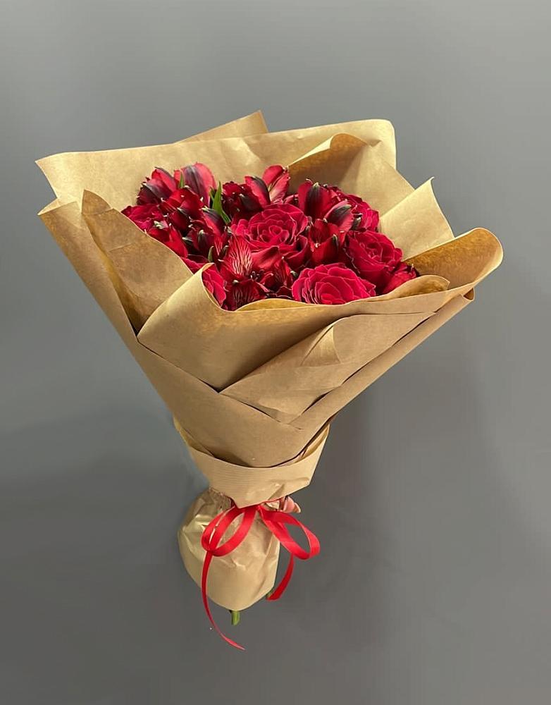 Букет цветов из: Альстромерии и Розы в Зимней Ставке