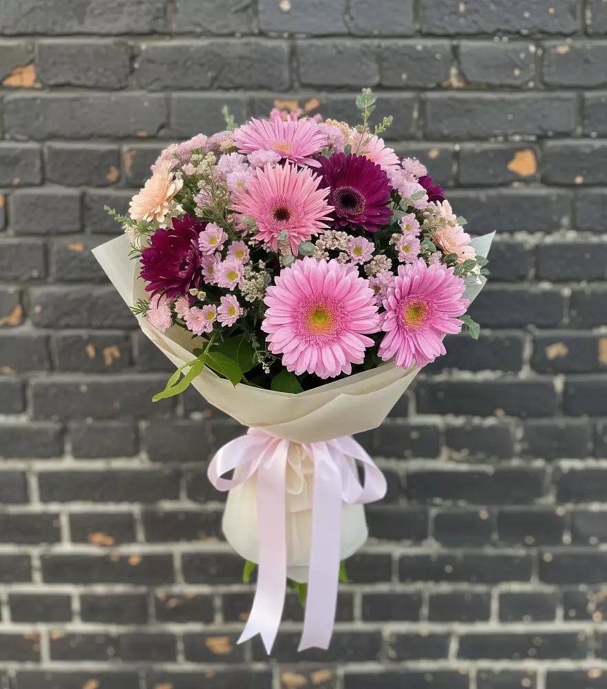 Букет цветов из: Герберы и Хризантемы в Зимней Ставке