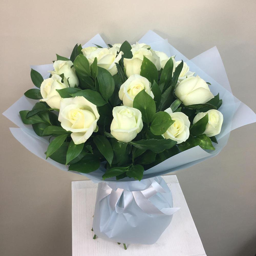 Букет 15 Белых роз Проуд в Зимней Ставке