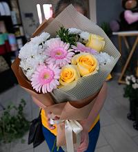 Букет цветов из:  Герберы, Розы и Хризантемы в Зимней Ставке