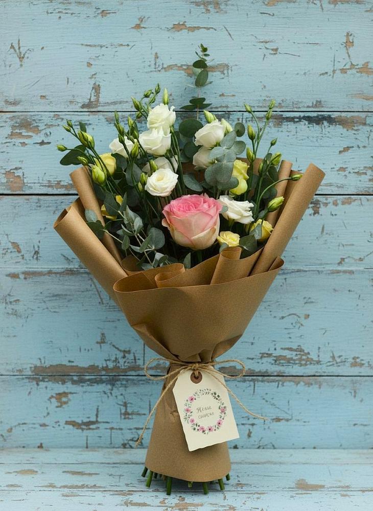 Букет цветов из: Розы и Лизиантусы в Зимней Ставке