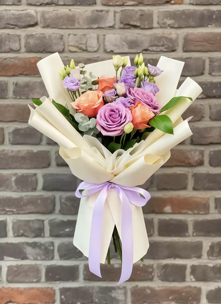 Букет цветов из: Лизиантусы и Розы в Зимней Ставке