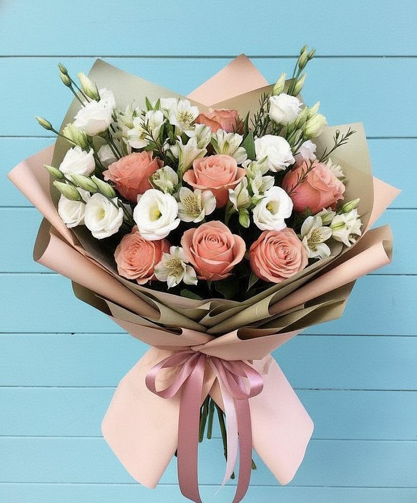 Букет цветов из: Розы, Альстромерии и Лизиантусы в Зимней Ставке