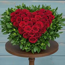 Цветочная композиция из Розы в виде сердца в Зимней Ставке