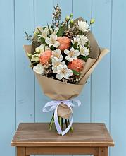 Букет цветов из:  Альстромерии, Лизиантусы, Розы и Хризантемы #REPLACE_PRED# Зимней Ставке