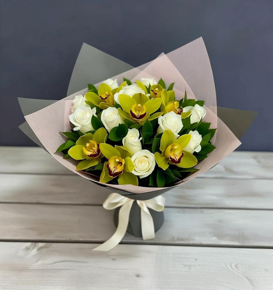 Букет цветов из: Орхидеи и Розы в Зимней Ставке