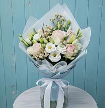 Букет цветов из:  Розы и Лизиантусы в Зимней Ставке