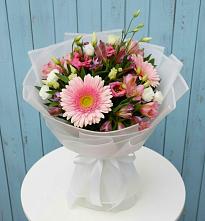 Букет цветов из:  Герберы, Альстромерии и Лизиантусы #REPLACE_PRED# Зимней Ставке
