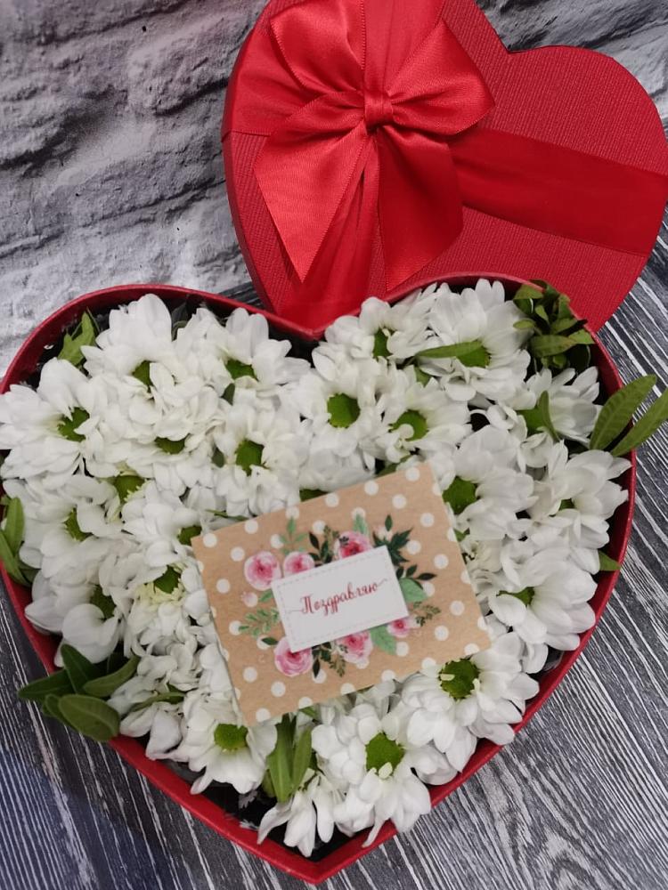 Цветочная композиция из Хризантемы в виде сердца в Зимней Ставке