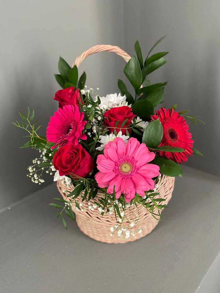 Цветочная композиция из Розы, Хризантемы и Герберы в корзине в Зимней Ставке