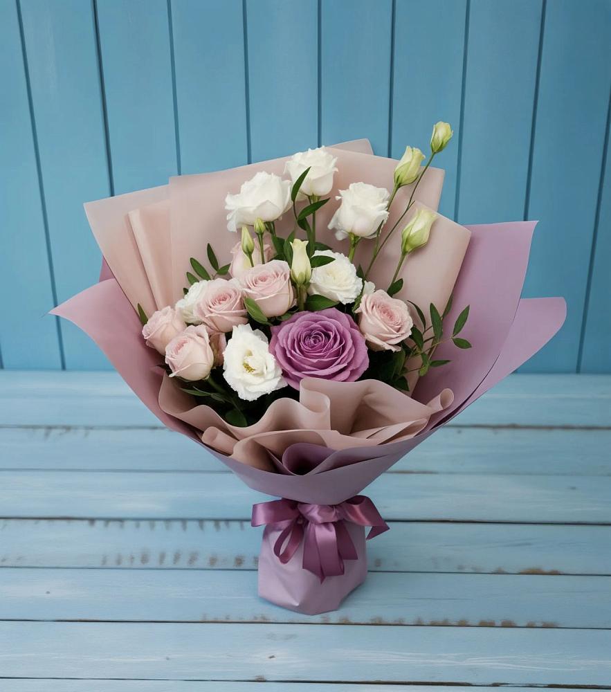 Букет цветов из: Розы и Лизиантусы в Зимней Ставке